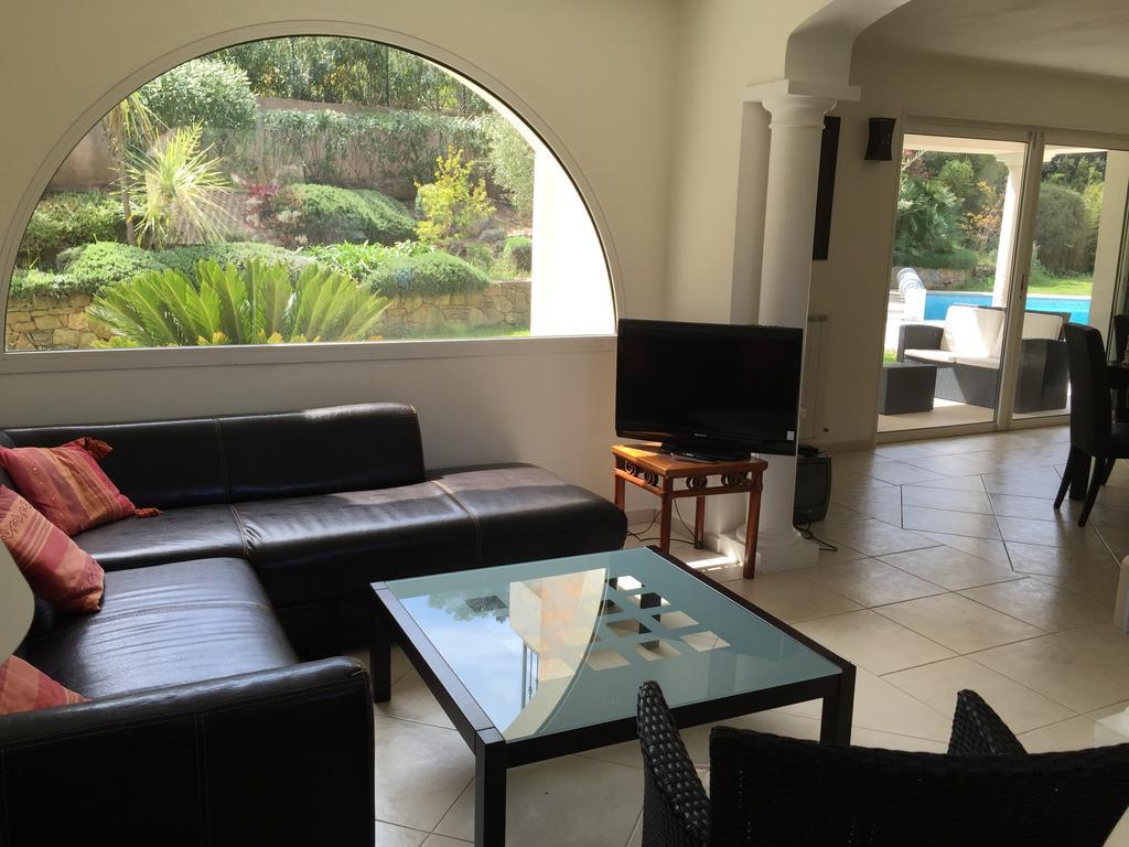Belle Villa Dans Clos Prive - Saint Raphael Boulouris Bagian luar foto